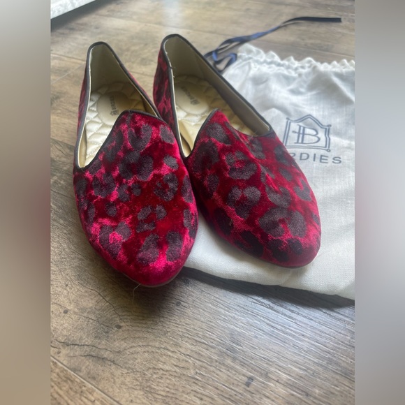 Women’s Birdie house shoes. Pink/ red velvet leopard print. Size 7 1/2 - Picture 4 of 7